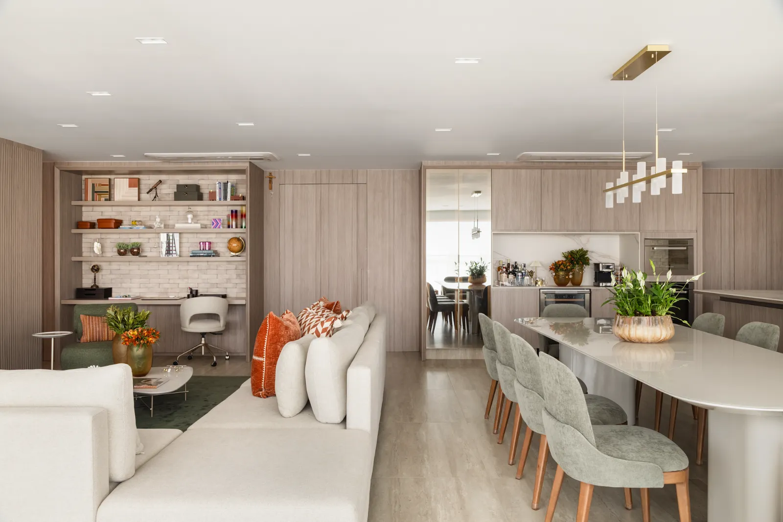 Planta integrada com home office, jantar e bar